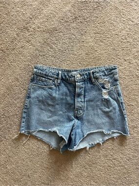 Good American 🇺🇸 Light Blue Distressed High-Rise Denim Shorts: 8 (GENTLY WORN)
